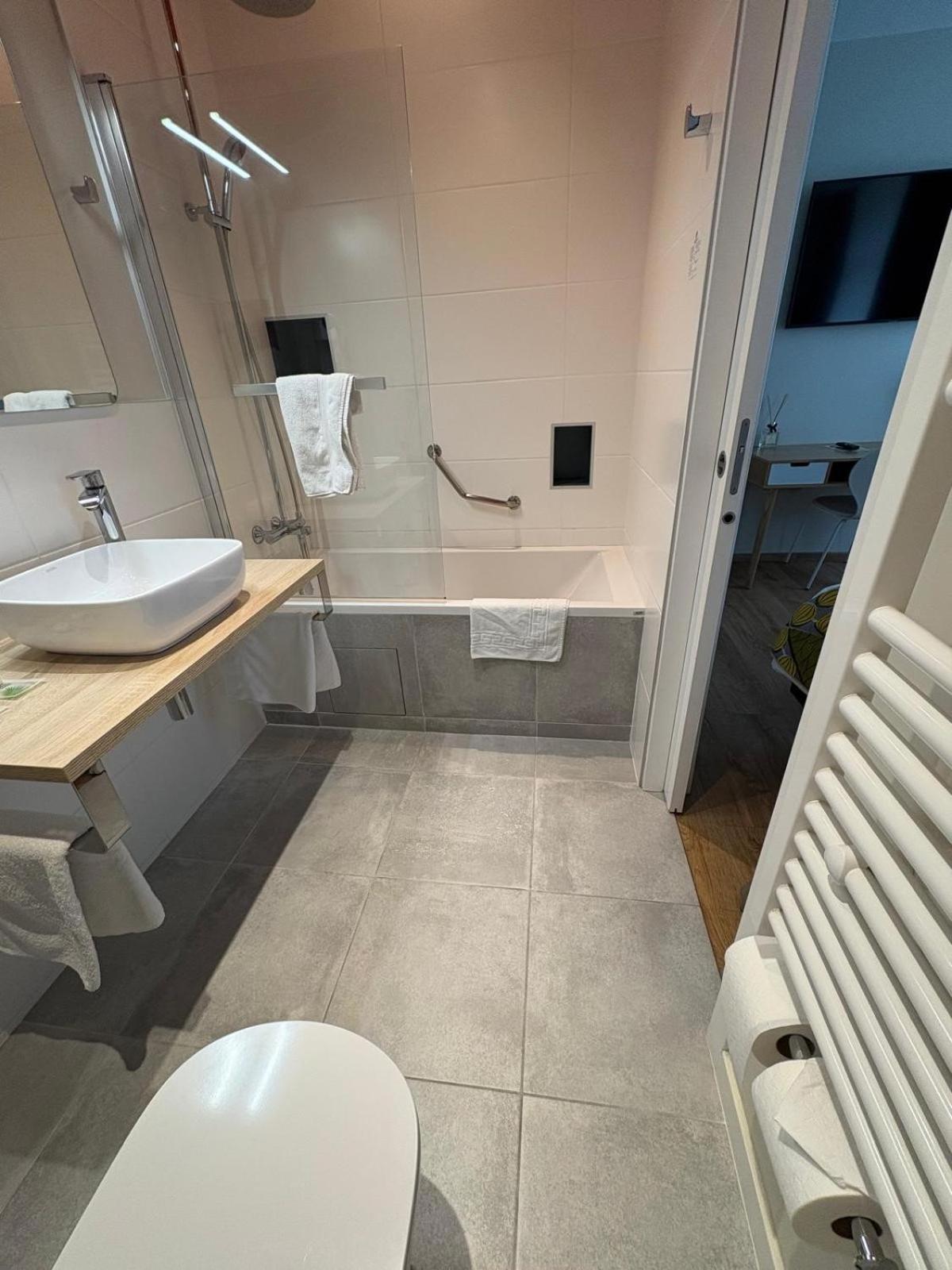 Hotel Moderna Cherbourg-en-Cotentin Zewnętrze zdjęcie