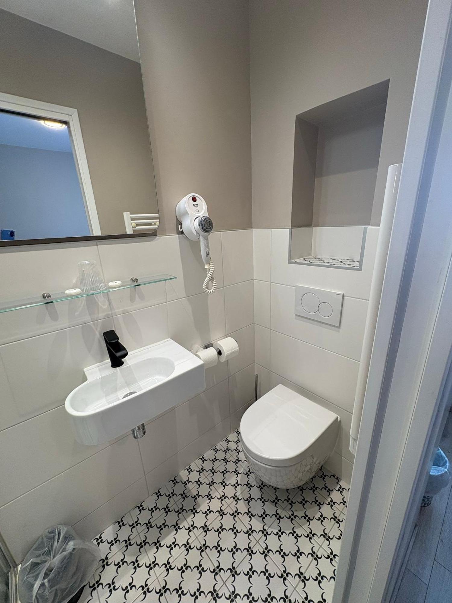 Hotel Moderna Cherbourg-en-Cotentin Zewnętrze zdjęcie